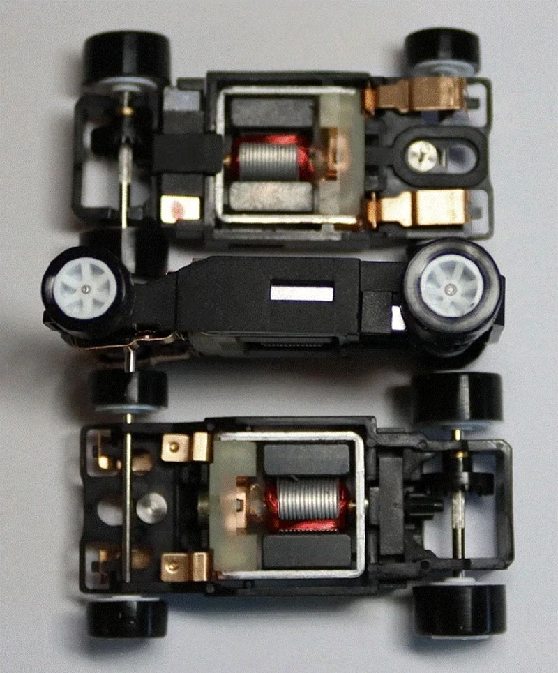 Bulldog HO Racing SRT F1/Indy HO Slot Car Chassis with White Wheels