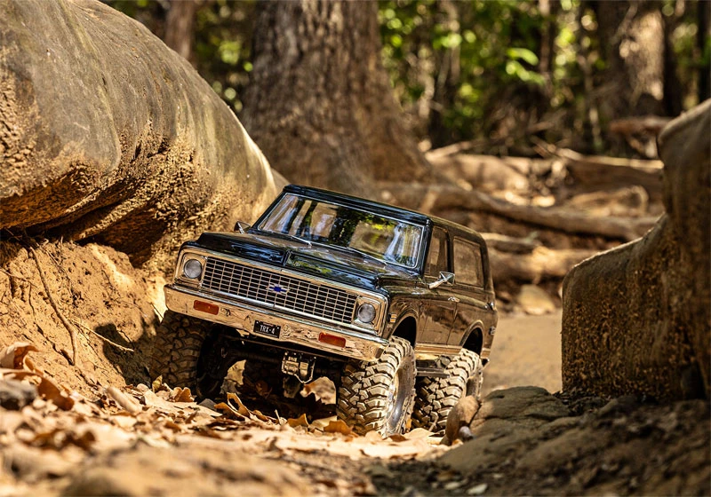 Traxxas TRX-4 1972 Chevrolet K5 Blazer 4WD RTR Rock Crawler Trail Truck with Clipless Body w/3S LiPo COMBO