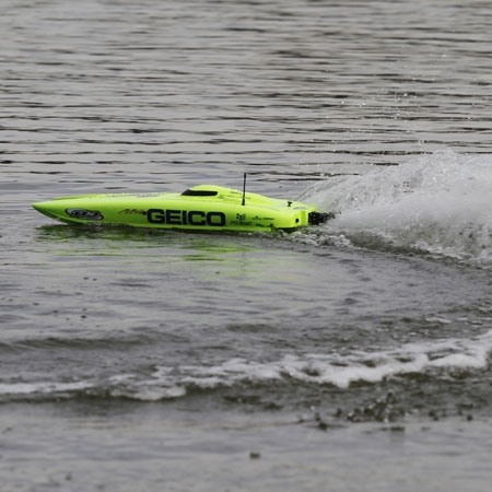 Pro Boat Miss Geico 29-inch Catamaran V3 Brushless RTR Boat