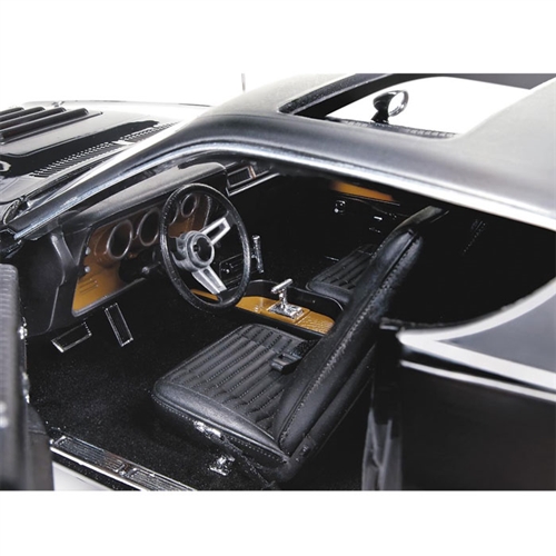 Auto World 1:18 Diecast 1971 Dodge Charger R/T