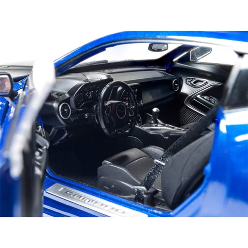 Auto World 1:18 2017 Chevrolet Camaro SS 1LE 50th