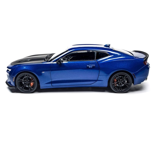 Auto World 1:18 2017 Chevrolet Camaro SS 1LE 50th