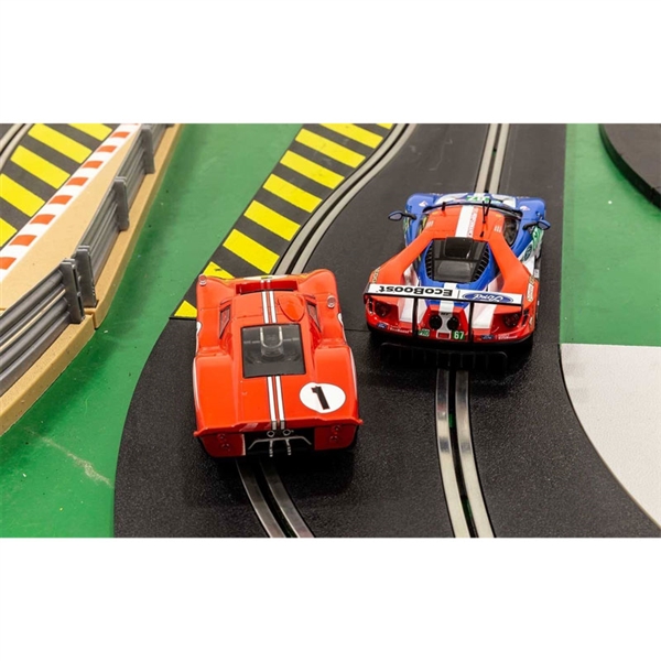 Scalextric Ford GTMkIV + Ford GTE 50 Yrs of LeMans