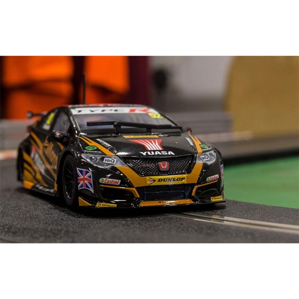 Scalextric Honda Civic Type R 'Halfords' NGTC-BTCC 2017 1/32 Slot Car