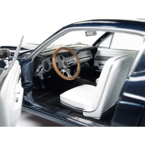 Auto World 1:18 Diecast 1967 Shelby GT-500 2+2