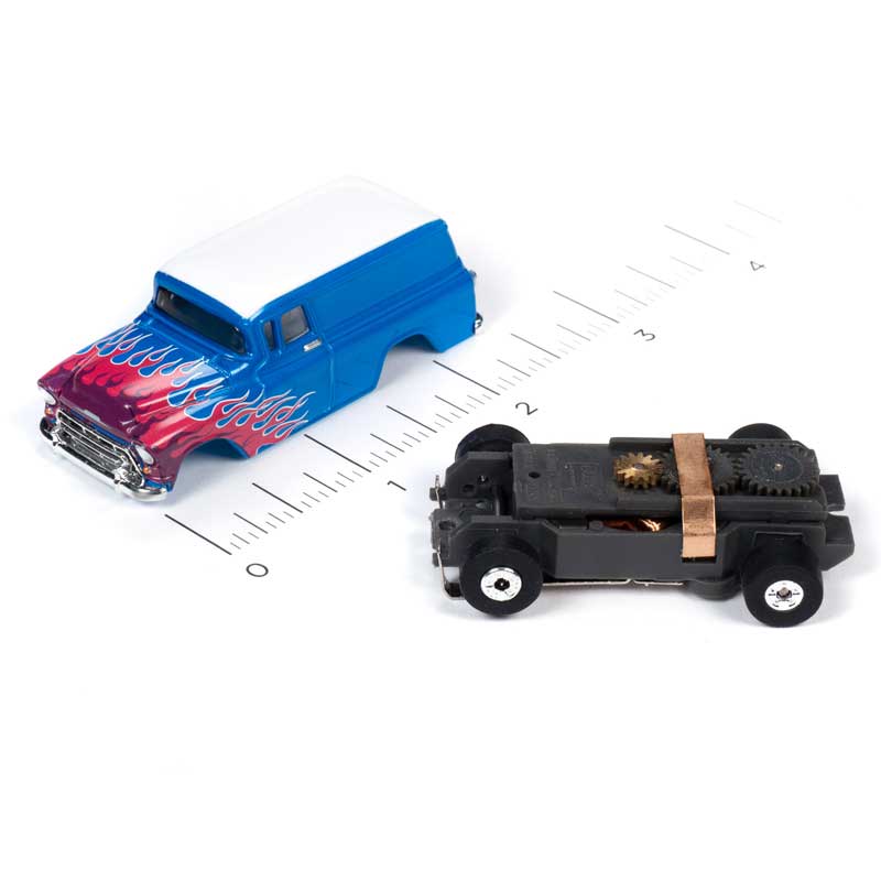 Auto World Thunderjet Flames R29 1957 Chevrolet Suburban HO Slot Car (SC353)