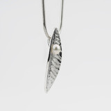 Martina Hamilton Medium Leaf Pendant_10002 Martina Hamilton Medium Leaf Pendant_10002