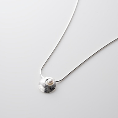 Oyster Cream Swarovski Pearl Necklace | Mignon Faget