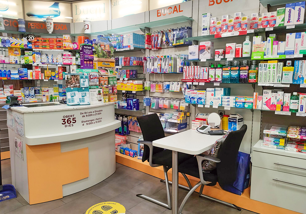 IMAGEN INTERIOR FARMACIA FULTON 2