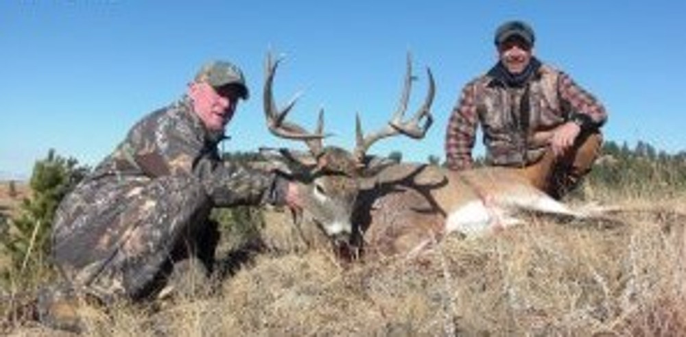 Whitetail trophy deer hunting in Oklahoma.