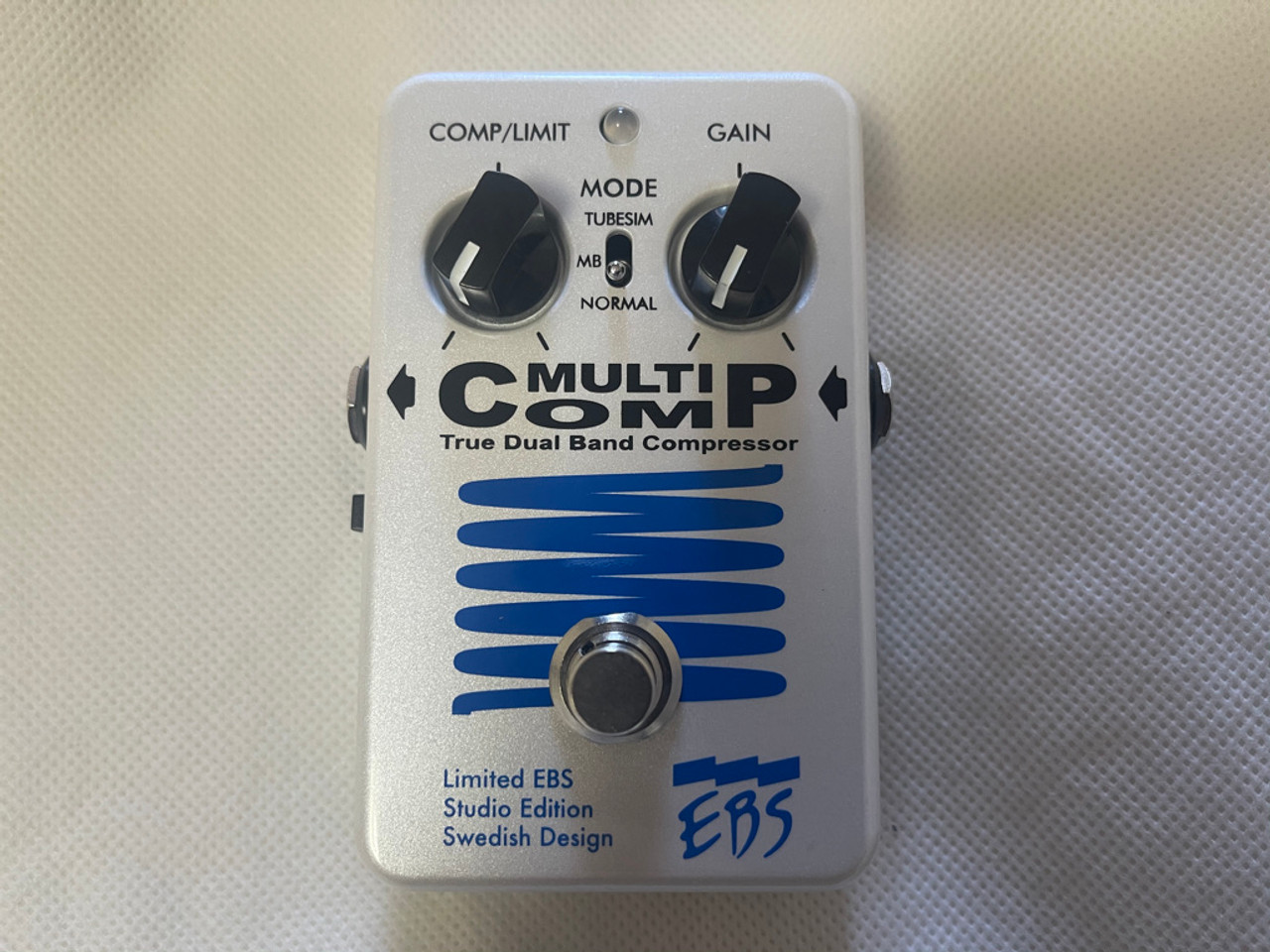 Excellent! EBS Multicomp True Dual Band Compressor Limited Pearl White Model