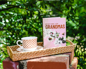 Devotions for Grandmas: A 40-Day Bible Devotional to Encourage and Inspire Grandmothers Devotions for Grandmas: A 40-Day Bible Devotional to Encourage and Inspire Grandmothers