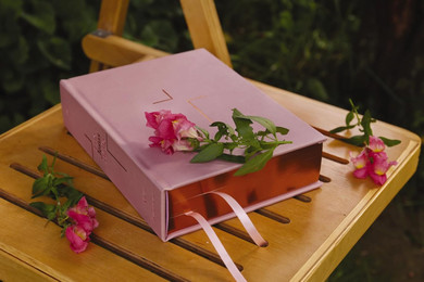 The Jesus Bible, NIV Edition, Pink Front cover