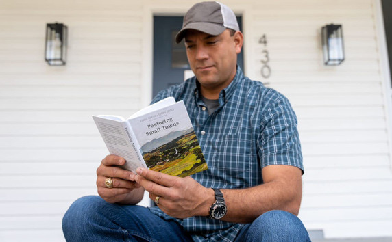 Pastoring Small Towns: Help and Hope for Those Ministering in Smaller Places