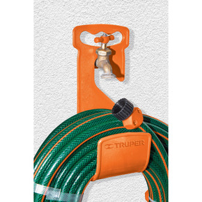 Gancho plástico naranja para manguera de jardín