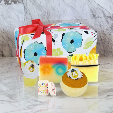 Image of Bomb Cosmetics Bee-Utiful Wrapped Gift Set