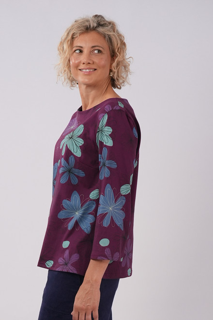 Jersey Lori top | Winter flowers wine