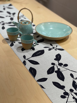 TABLE RUNNER - Quandong