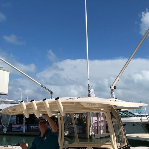 TACO Marine Grand Slam 2801 Outrigger Top Mounts, For 1-1/2 in Outriggers, 30° Offset Handle, 12 Locking Positions