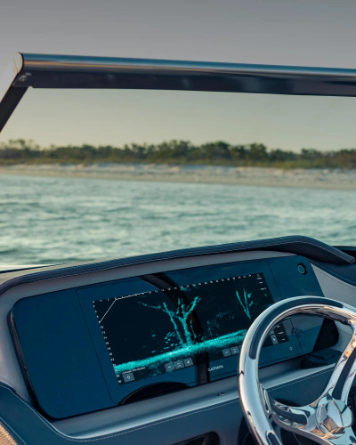 Garmin GPSMAP 923xsv Chartplotter Sonar Combo, 9in IPS Touchscreen, SideVü, ClearVü, 1kW CHIRP, NMEA 2000