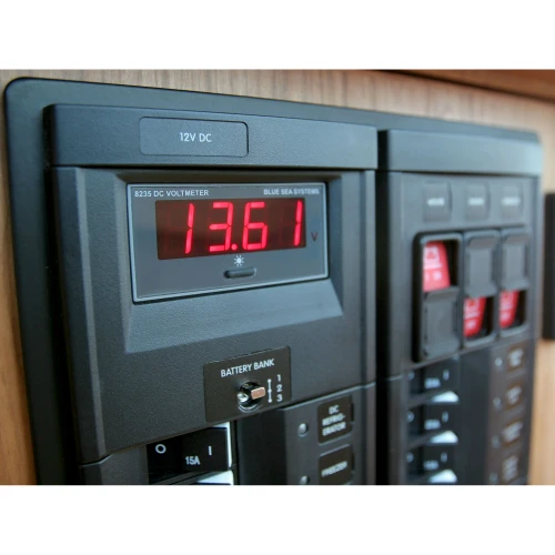 Blue Sea Systems 8200 Series Digital Meter, 14.29 mm Display, Splashproof Front