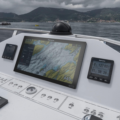Raymarine Axiom XL Glass Bridge Chartplotter, 8-32V, IPX6/IPX7, NMEA 2000, NMEA 0183, RayNet Ethernet x3, HDMI In/Out