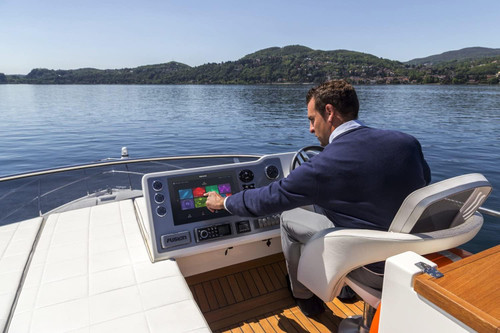 Raymarine Axiom XL Glass Bridge Chartplotter, 8-32V, IPX6/IPX7, NMEA 2000, NMEA 0183, RayNet Ethernet x3, HDMI In/Out
