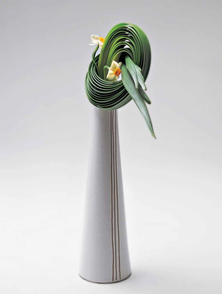 Ikebana: The Art of Arranging Flowers (9784805312667) - Tuttle