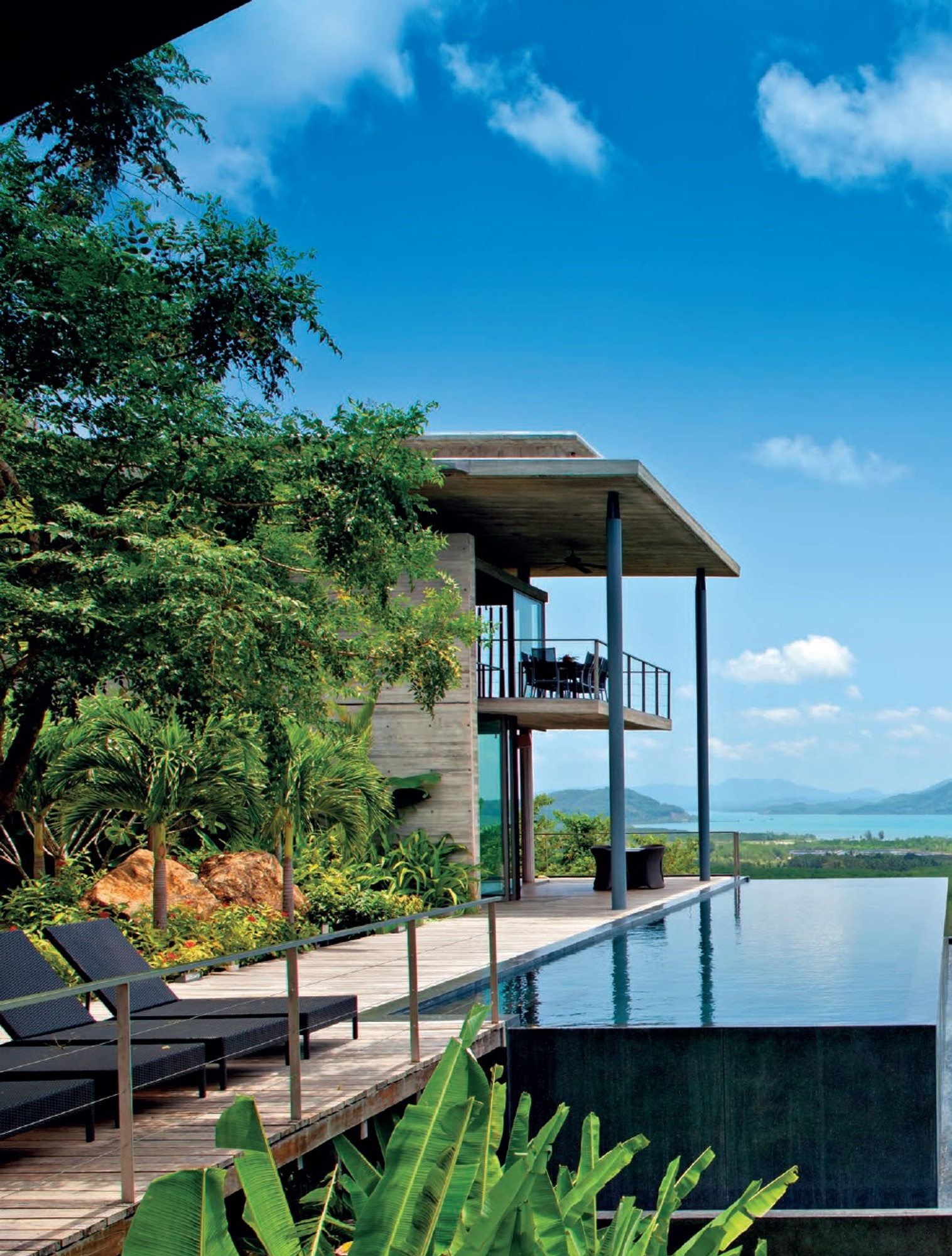 The Modern Thai House (9780804842785) - Tuttle Publishing