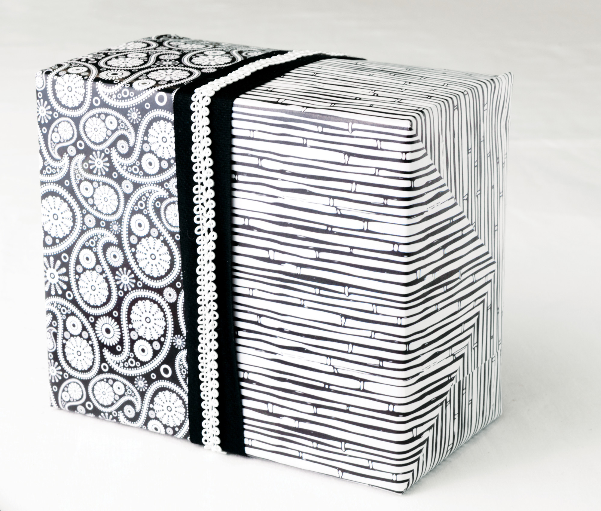 10pcs 30x45cm Fashion Wrapping Paper Black And White Bronzing