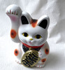 Maneki neko Japanese Lucky cat Tokoname yaki ware Japan White Right hand 6.1in