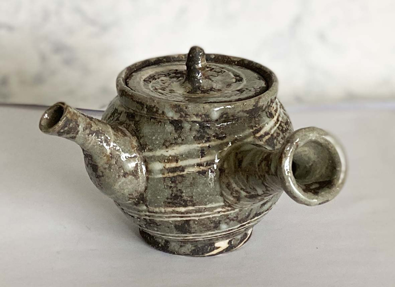 Ceramic Tetsuyu Tea Pot – Moth