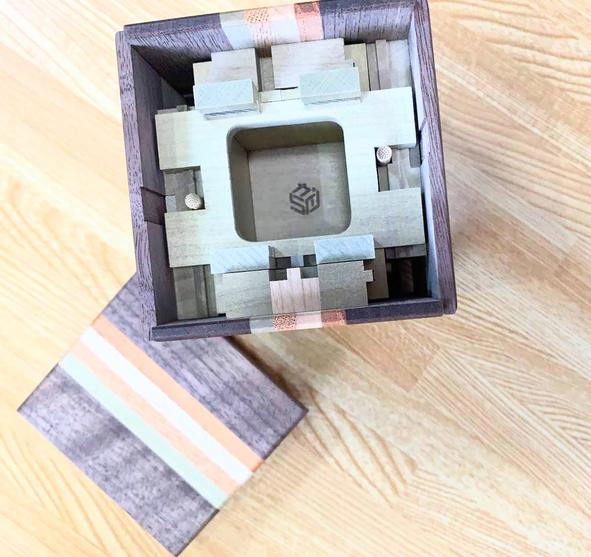32 STEPS gimmick Japanese Puzzle Box Wooden Puzzle Hakone Yosegi