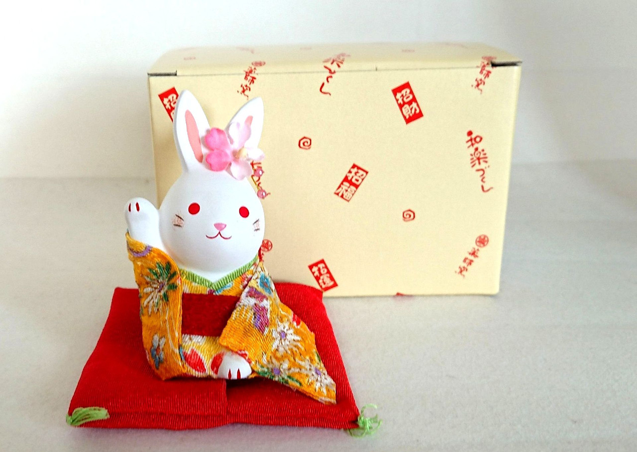 Chirimen Kimono Maneki Usagi Japanese pottery lacky rabbit doll H8