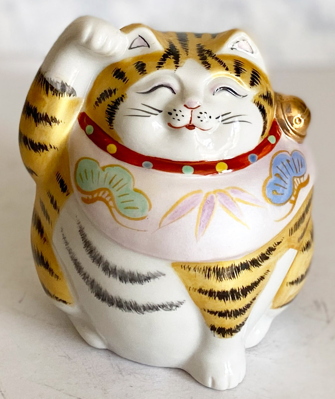 Maneki neko Japanese lucky cat Kutani yaki porcelain Happy