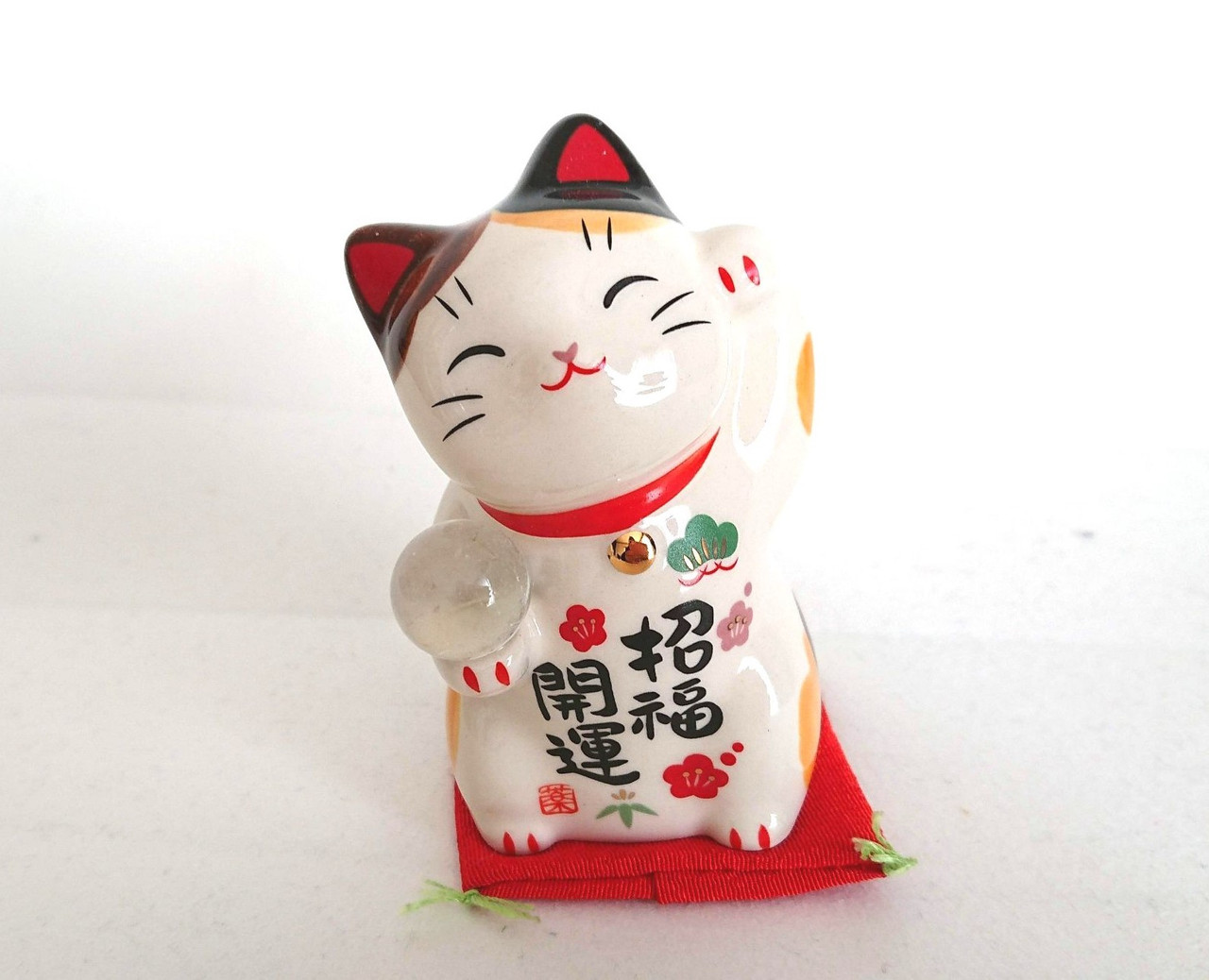 Maneki neko Japanese porcelain lucky cat TAMAMOCHI Treasure stone Mino yaki  - Manekineko Ai