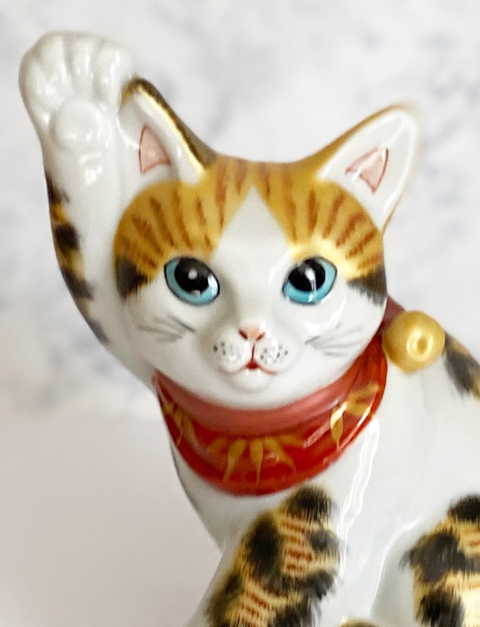 Maneki neko Kutani yaki ware Japanese lucky cat Sideways cat