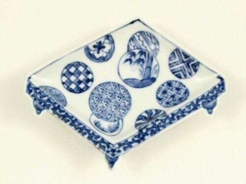 Arita yaki porcelain Japanese small plate Teshio-zara Sometsuke Marumon leg