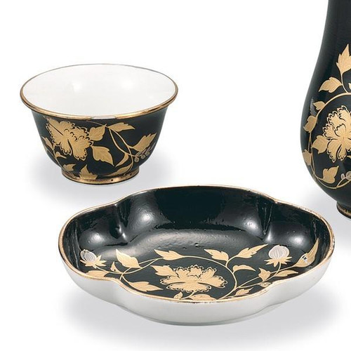 Gold-Decorated Kutani ware Kinran-de Enjoy Japanese Sake set cup,pot.plate Black