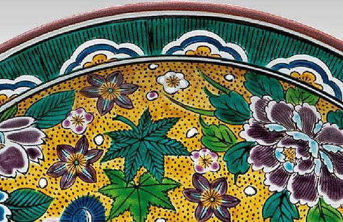 Kutani ware Decorative plate Yoshidaya Style Floral Pattern Made in Japan