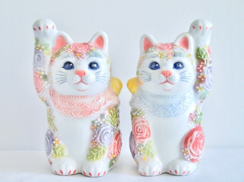 Kutani ware Maneki neko Pair Japanese Lucky cat Underglaze Icchin Floral mori