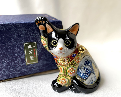 Kutani yaki porcelain Maneki neko Japanese lucky cat Hokusai style Japan