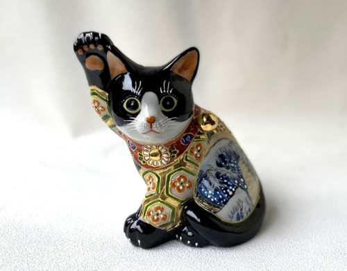 Kutani yaki porcelain Maneki neko Japanese lucky cat Hokusai style Japan