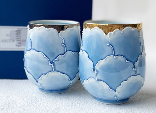 Pair Yunomi Arita porcelain ware Japanese Tea cup Gold & Platinum glaze peony