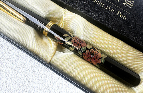 Maki-e Urushi Lacquer Makie Fountain Pen Yamanaka lacquerware Rose Motif Japan