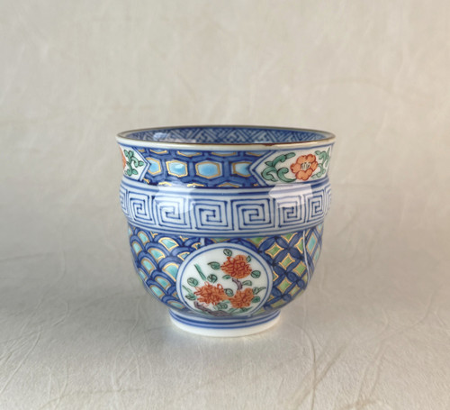 Yunomi Kyo Kiyomizu yaki porcelain Japanese tea cup Iro-e Marumon Flower