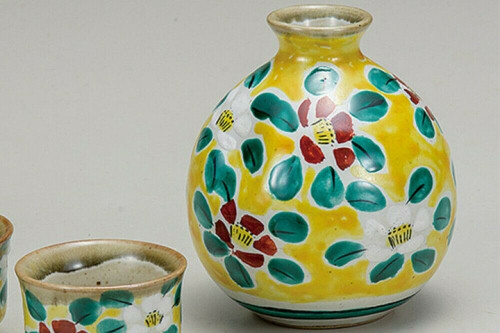 Kutani yaki ware Japanese Sake bottle and cup set Guinomi Yoshida-ya flower