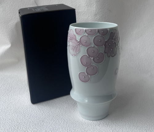 Arita yaki porcelain Japanese Premium Beer glass Takumi no Kura Grape Maron