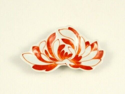 Arita yaki porcelain Japanese small plate Teshio-zara Aka-e Kiku shape Japan