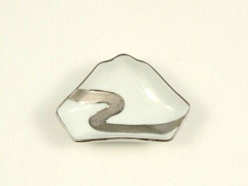 Arita yaki porcelain Japanese small plate Teshio-zara Mt.Fuji White Platinum